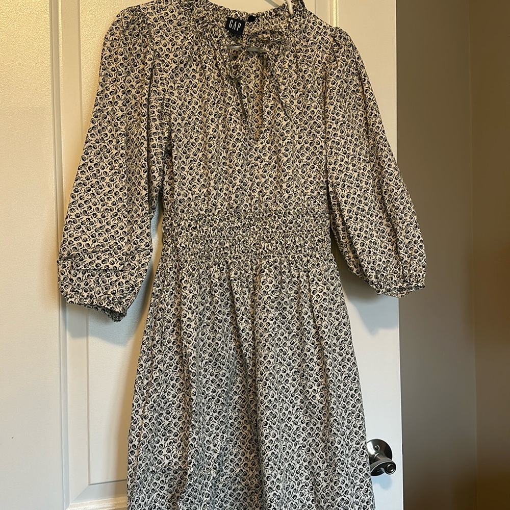 Gap black and white floral dress